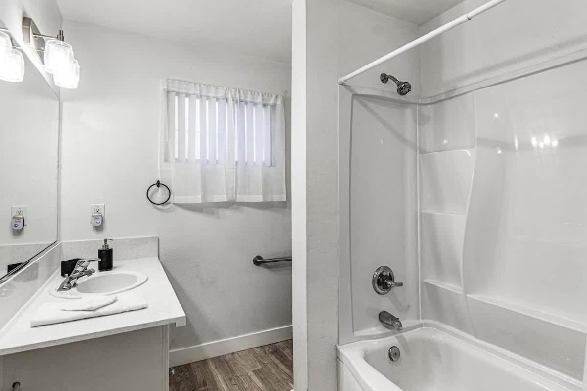Сasa de vacaciones Cozy 1 Bed Sleeps 4! Near Strip Perfect Getaway! *